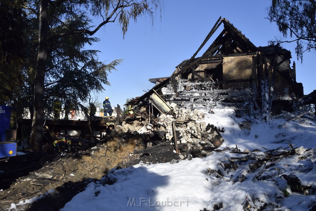 Grossfeuer Einfamilienhaus Siegburg Muehlengrabenstr P1291.JPG - Miklos Laubert